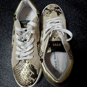 Steve Madden size 7.5 sneakers